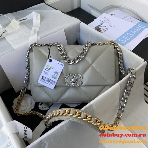 Replica Suppliers Quilted Leather 26CM 19 Flap AS1160 Bag