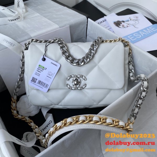 Replica Suppliers Quilted Leather 26CM 19 Flap AS1160 Bag